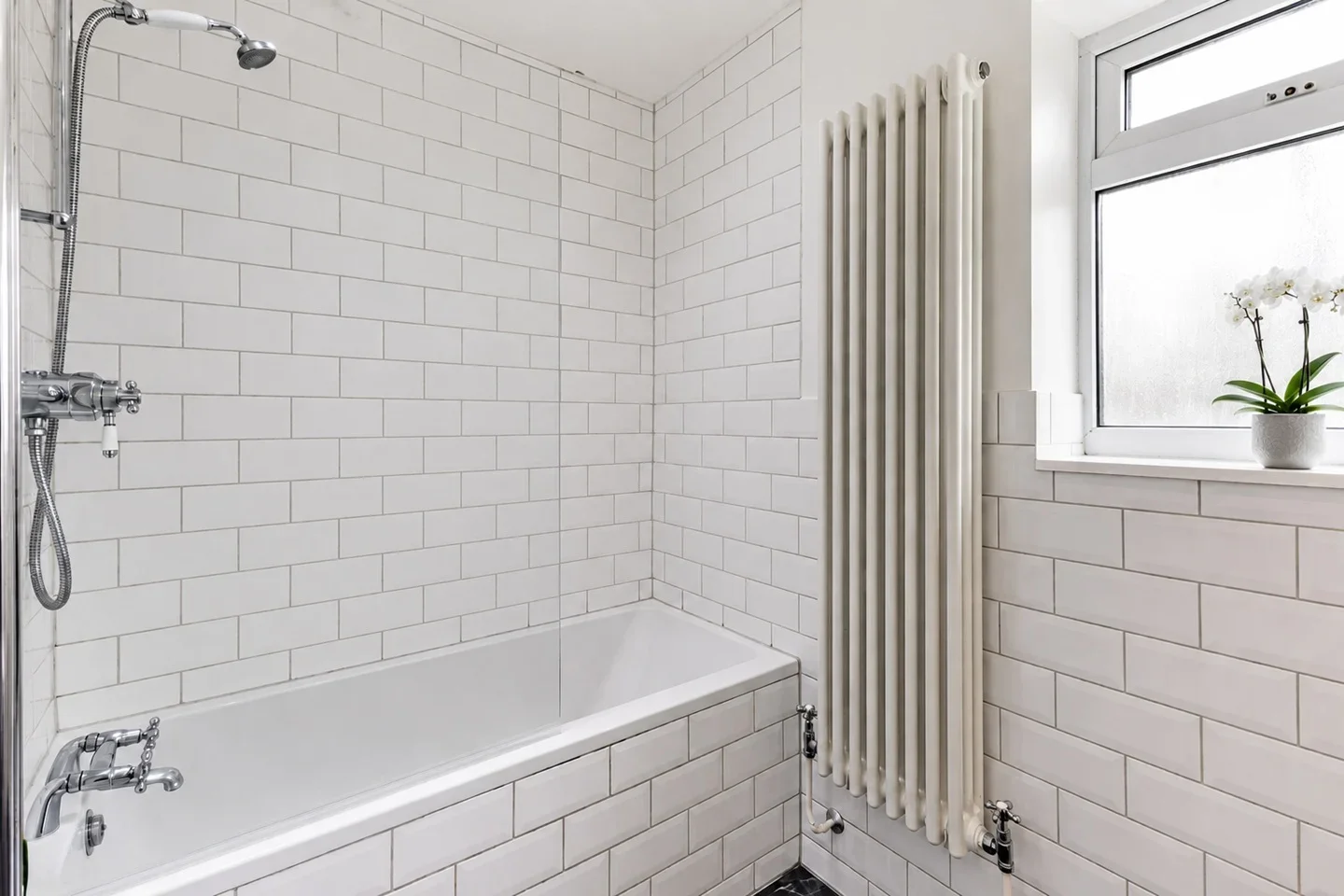 Flat Oakhill Road in Greater London