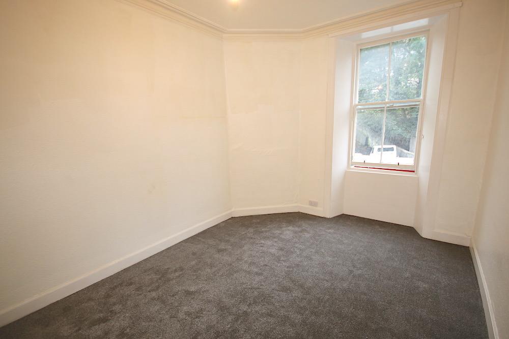 Flat Broughton Road in Edinburgh