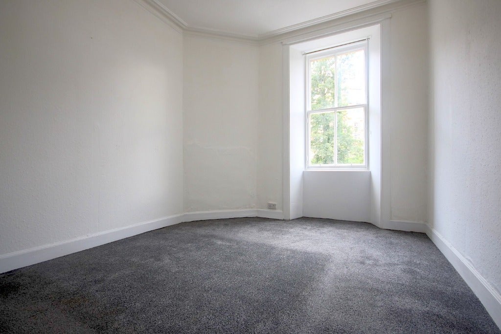 Flat Broughton Road in Edinburgh