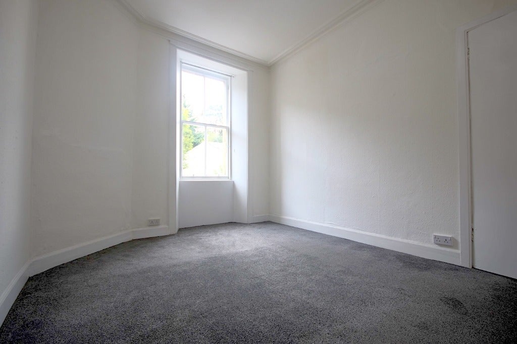 Flat Broughton Road in Edinburgh