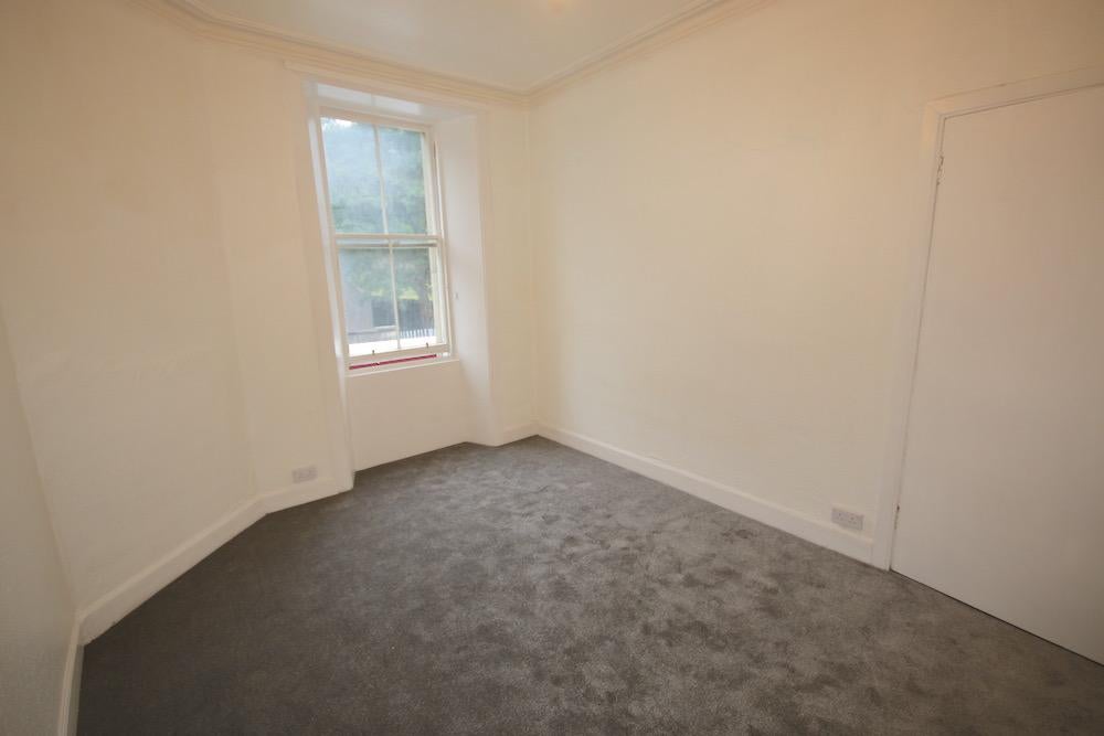 Flat Broughton Road in Edinburgh