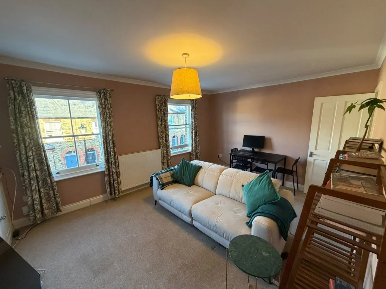 Flat Houblon Road in Greater London