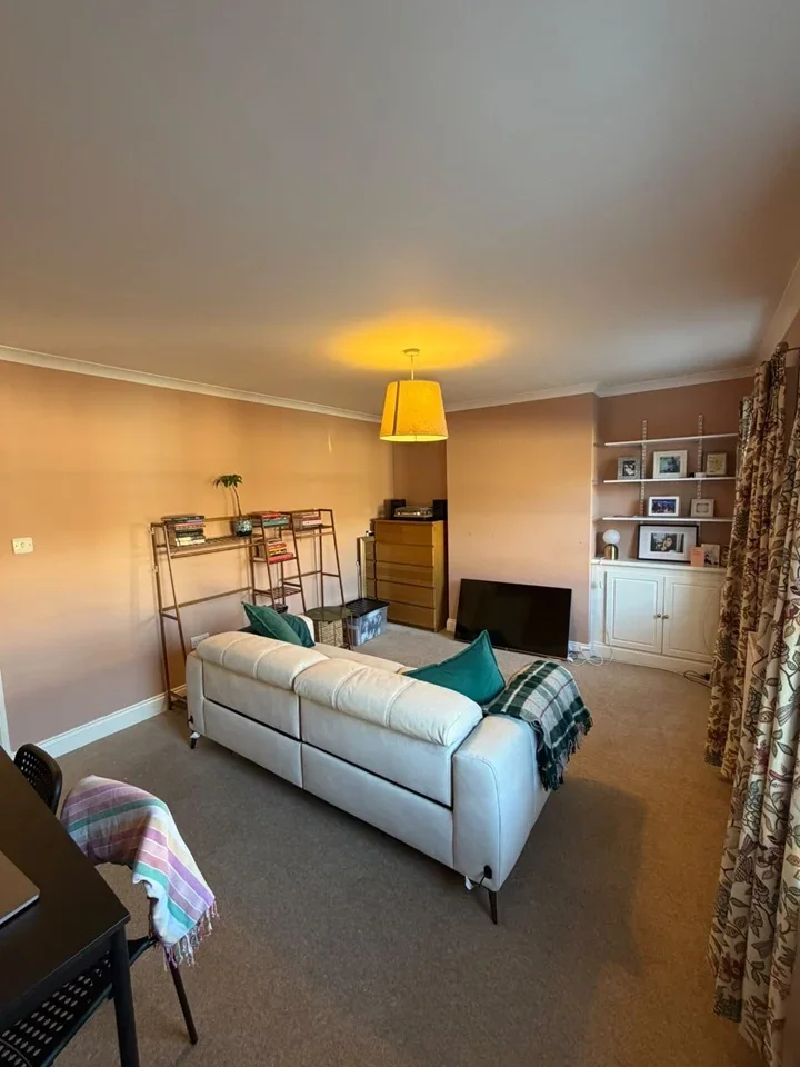 Flat Houblon Road in Greater London