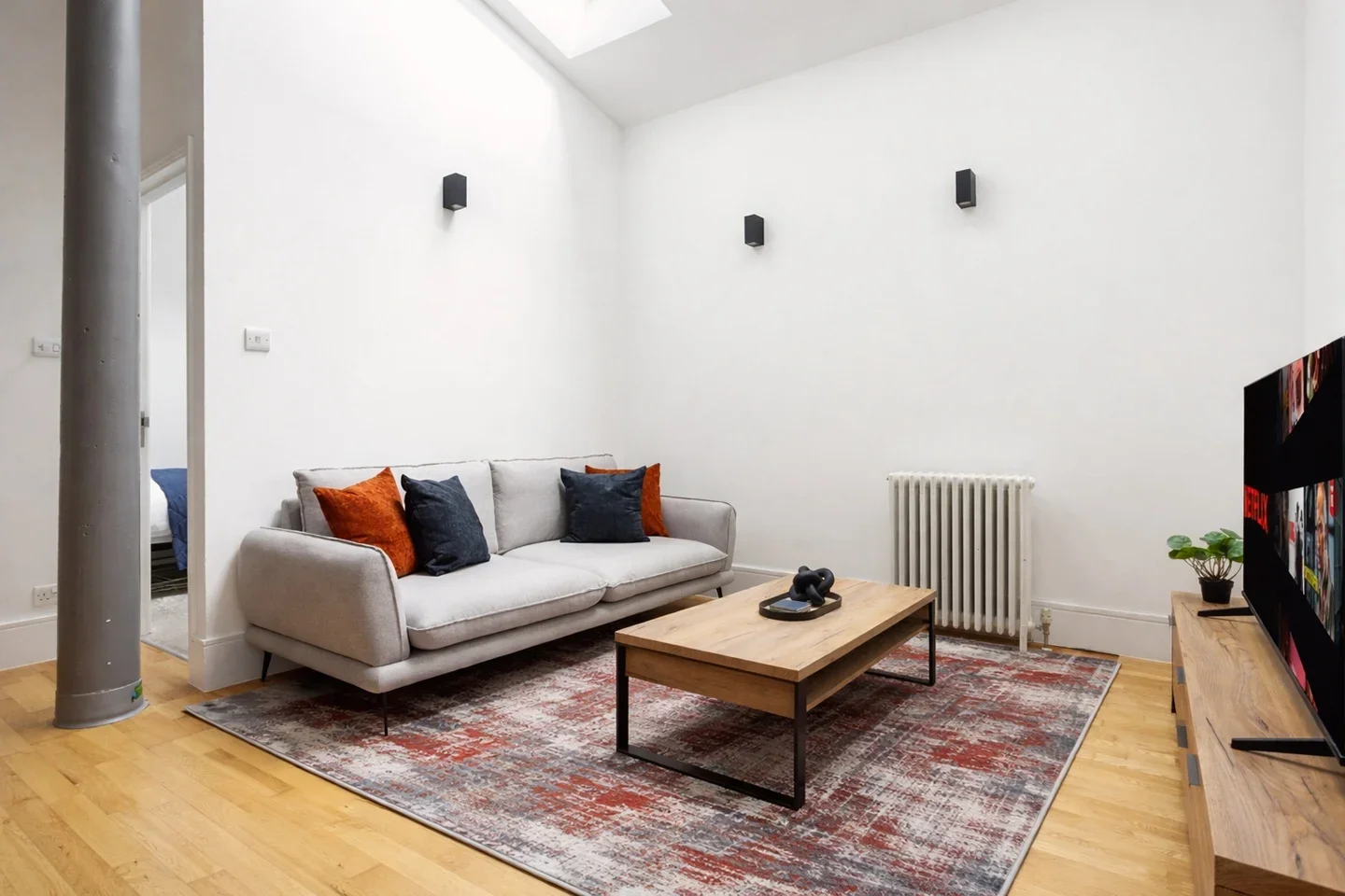 Flat Albion Yard in Greater London