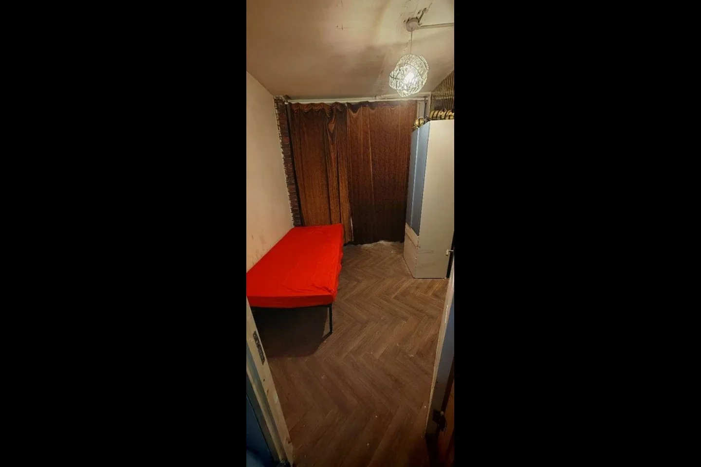Room Manchester Road in Greater London