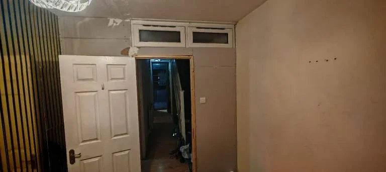 Room Manchester Road in Greater London