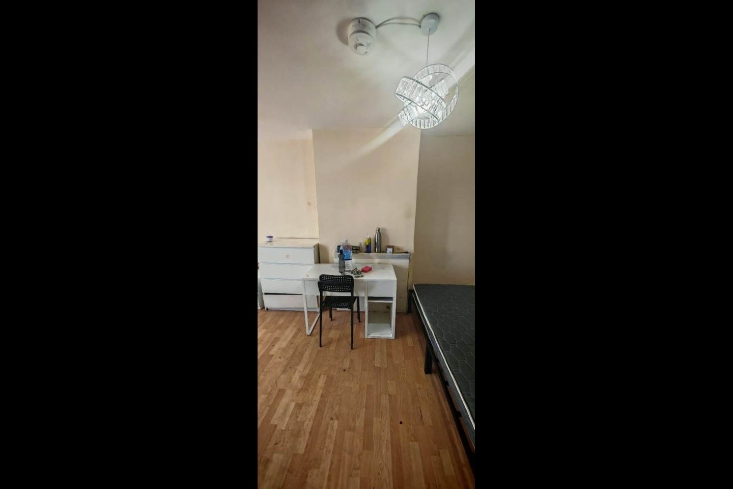 Room Manchester Road in Greater London