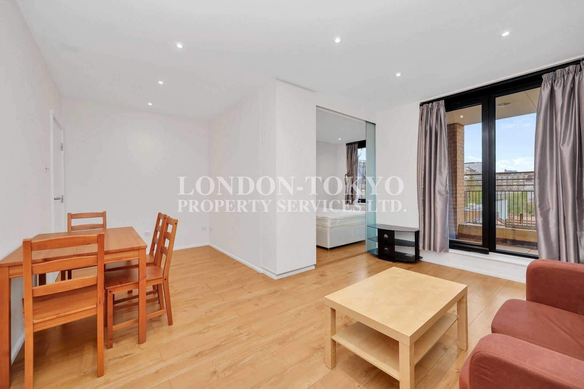 Flat Point W Access Road in Greater London