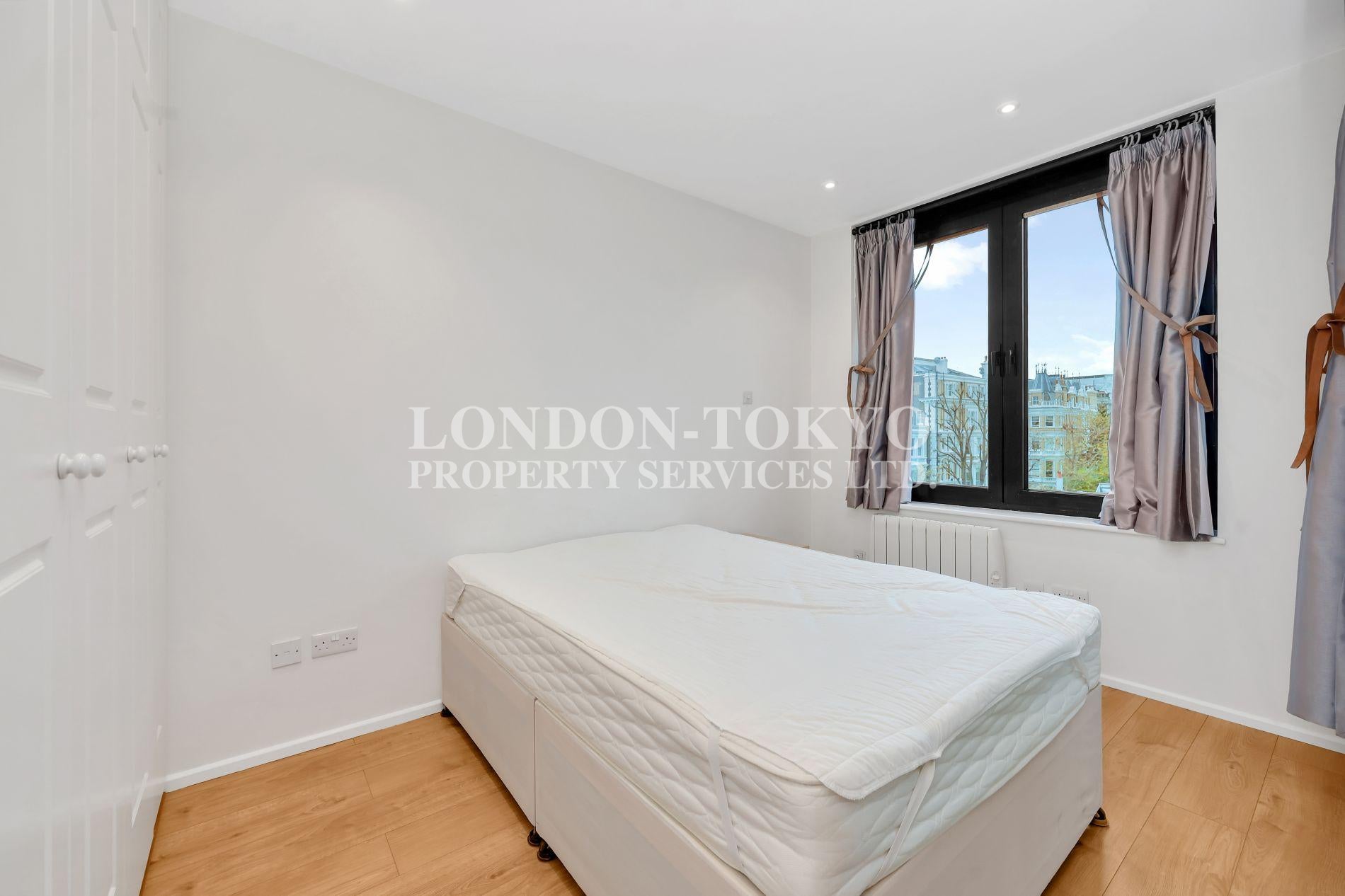 Flat Point W Access Road in Greater London