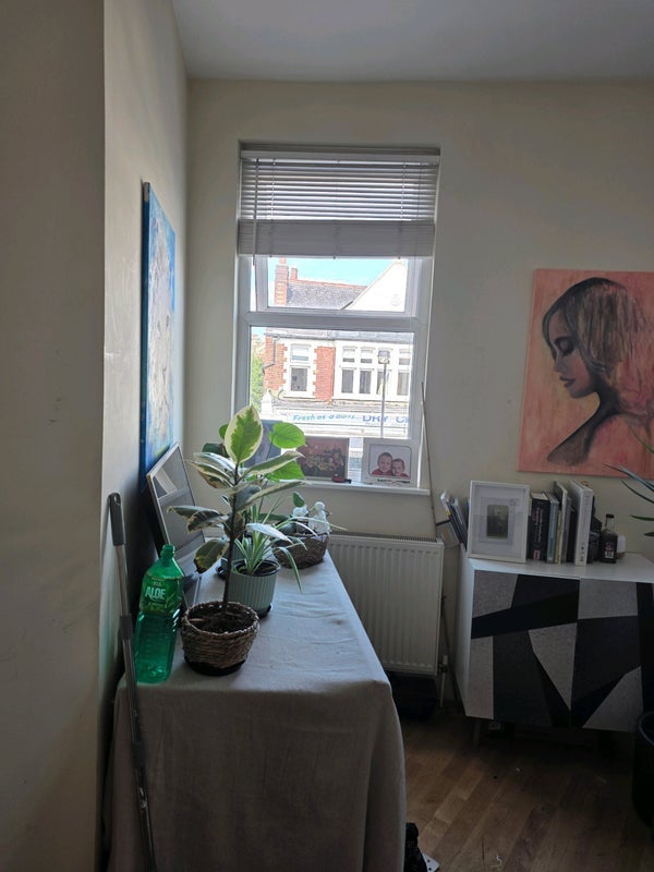 Flat Brookfield Road in Greater London