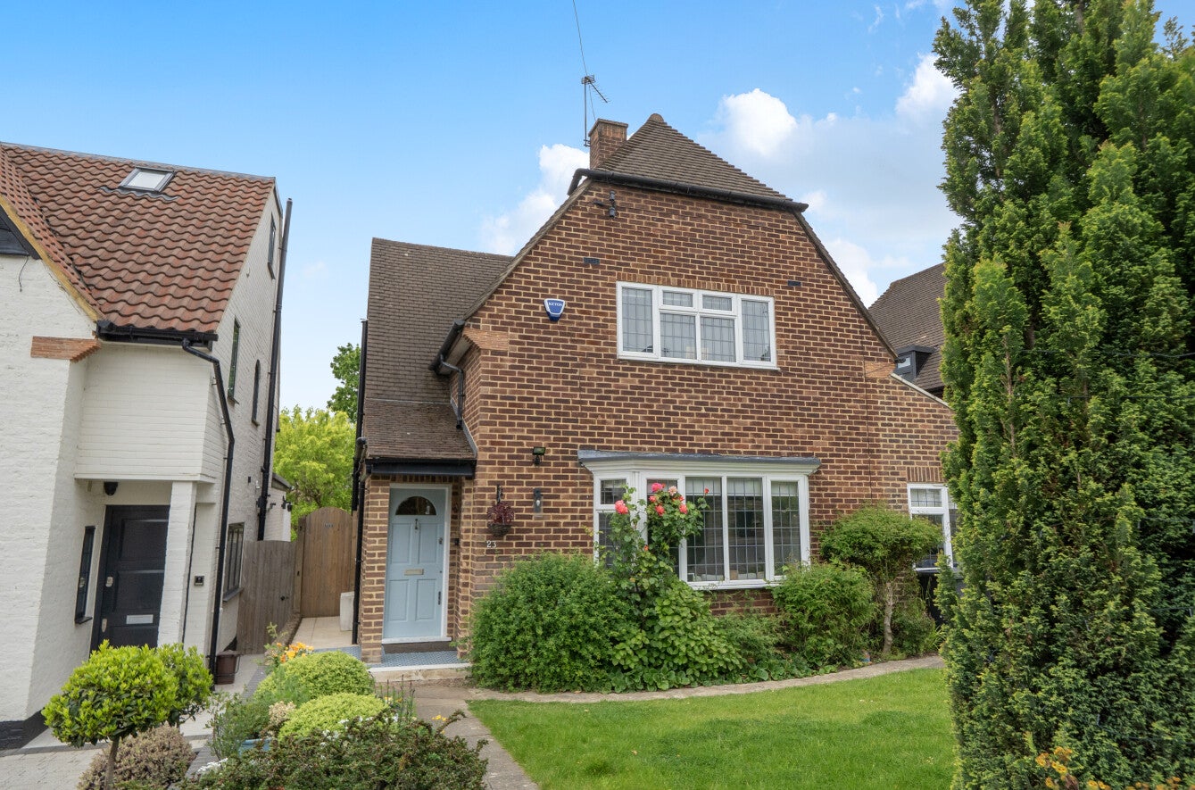 House Greenway Close in Greater London