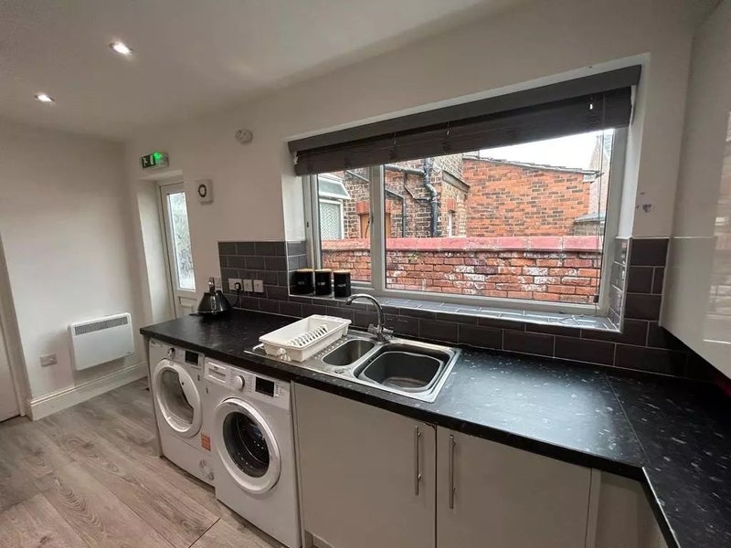 Room Gerald Road in Salford