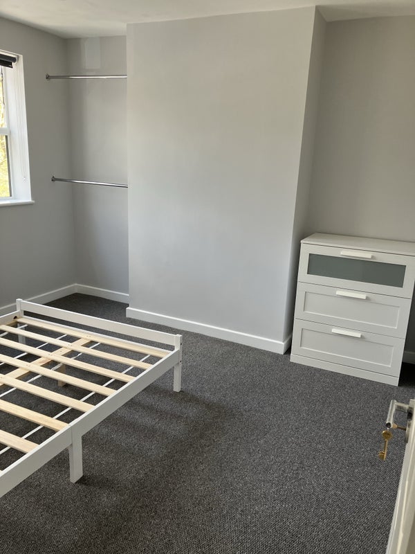 Room Windsor Drive in Greater London