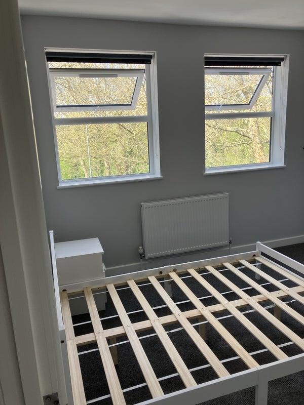 Room Windsor Drive in Greater London