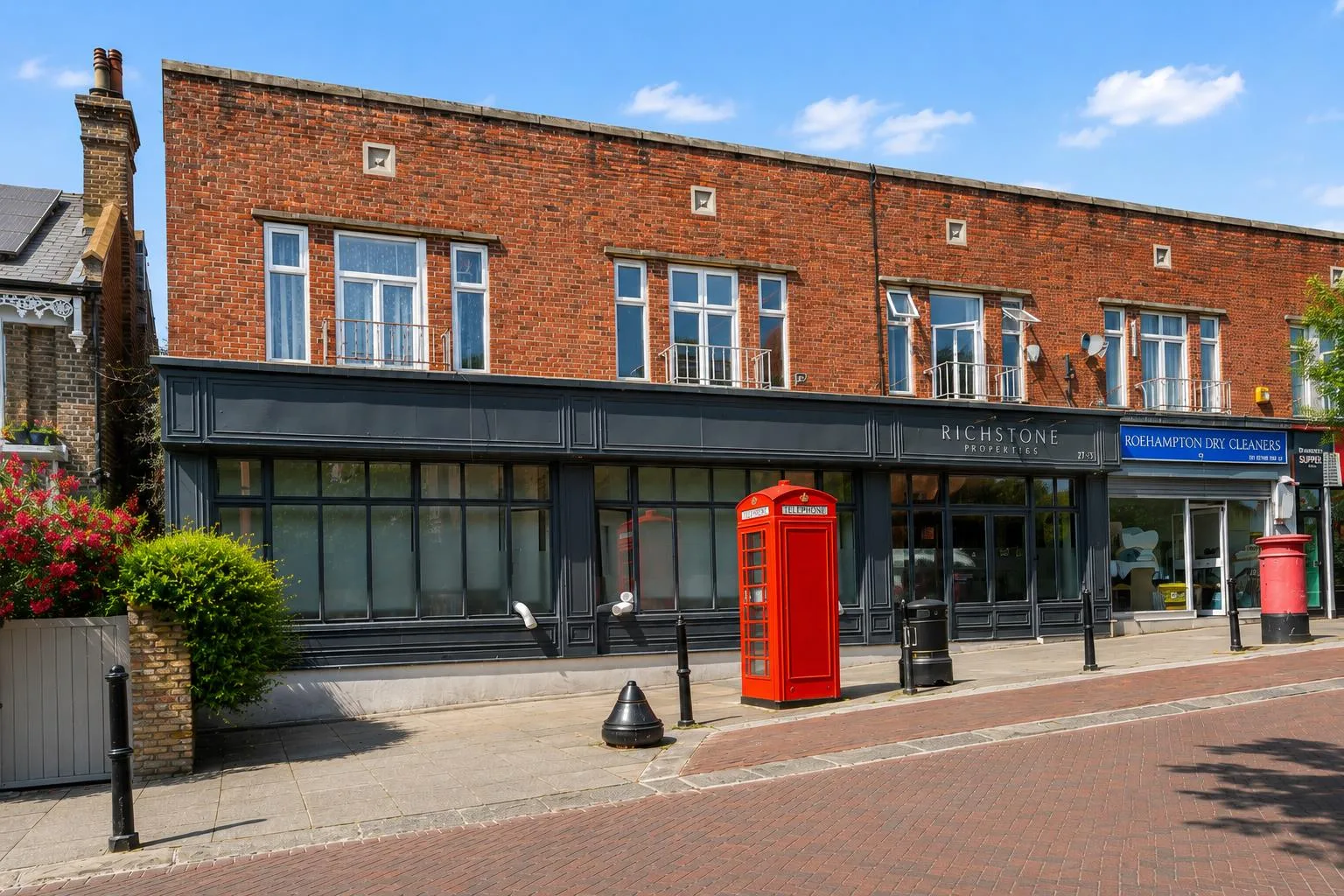 Flat Roehampton High Street in Greater London