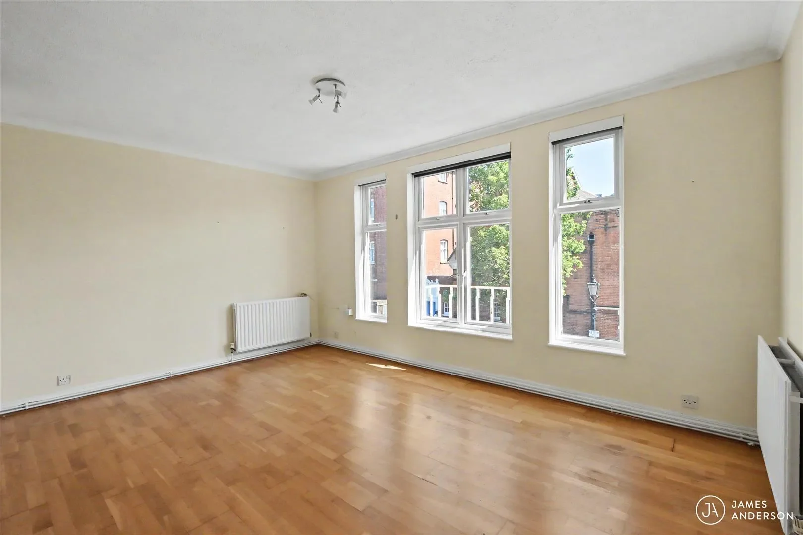 Flat Roehampton High Street in Greater London