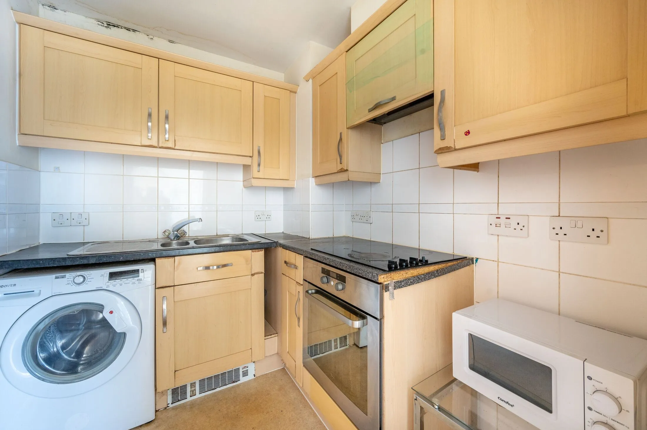 Flat Eastern Avenue in Greater London