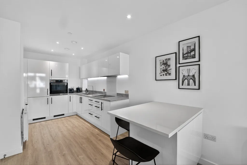 Flat Thomas Road in Greater London
