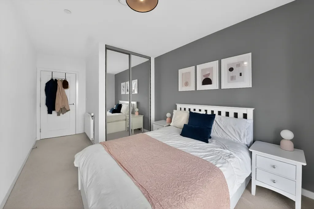 Flat Thomas Road in Greater London