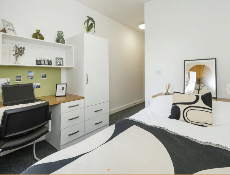 Room Blackfriars Road in Salford
