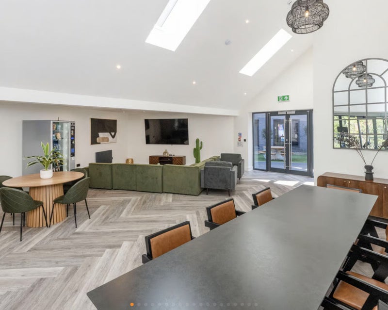 Room Blackfriars Road in Salford