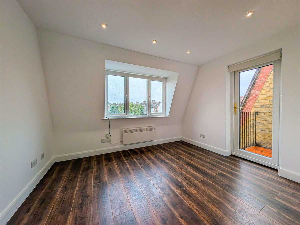 Flat Durnsford Road in Greater London