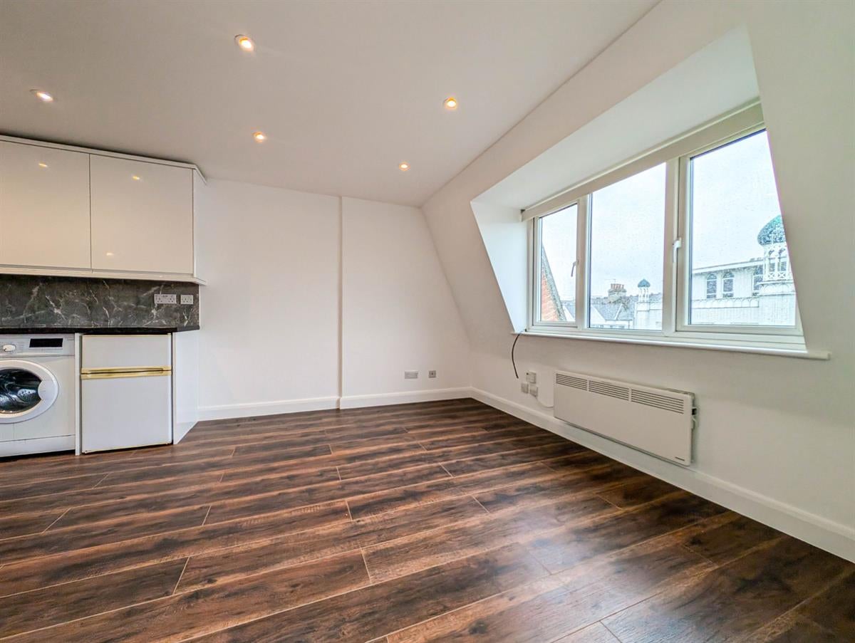 Flat Durnsford Road in Greater London