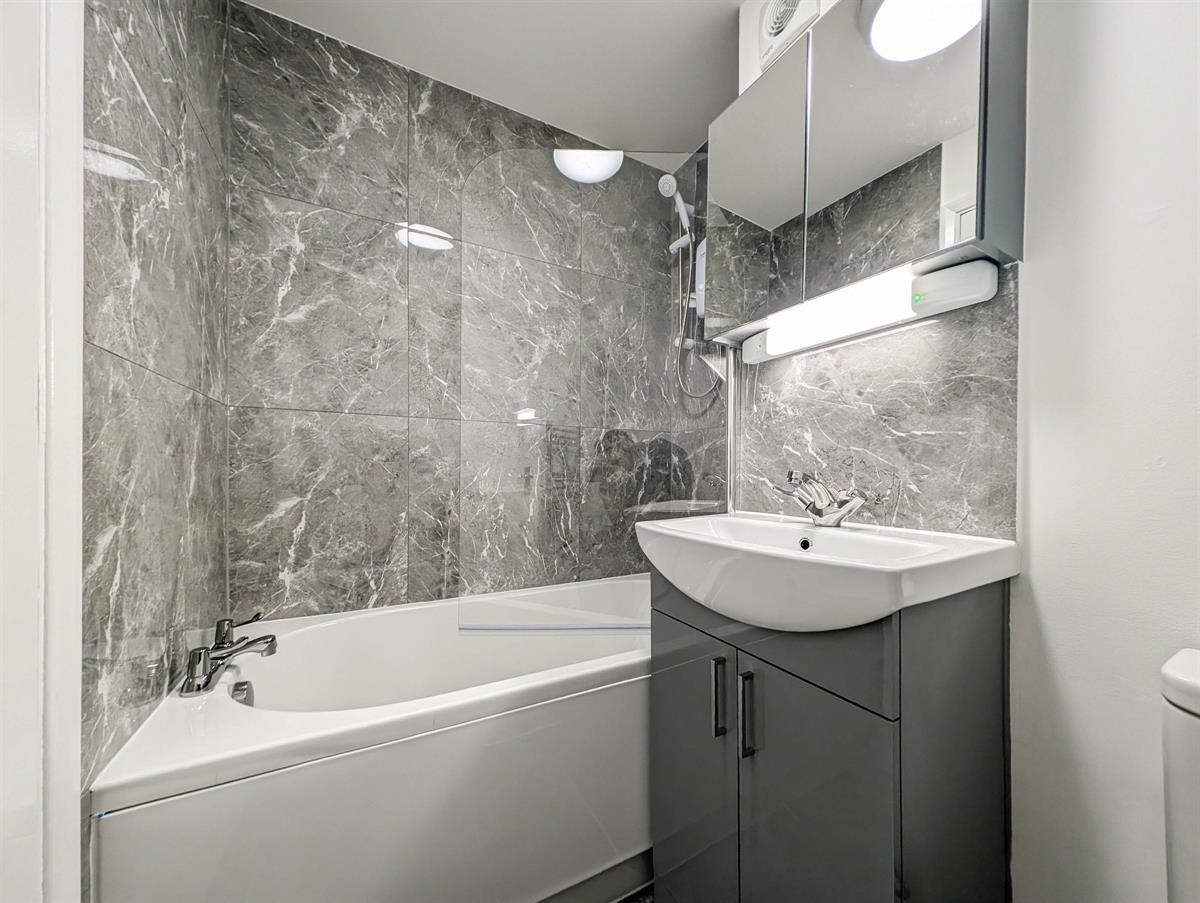 Flat Durnsford Road in Greater London