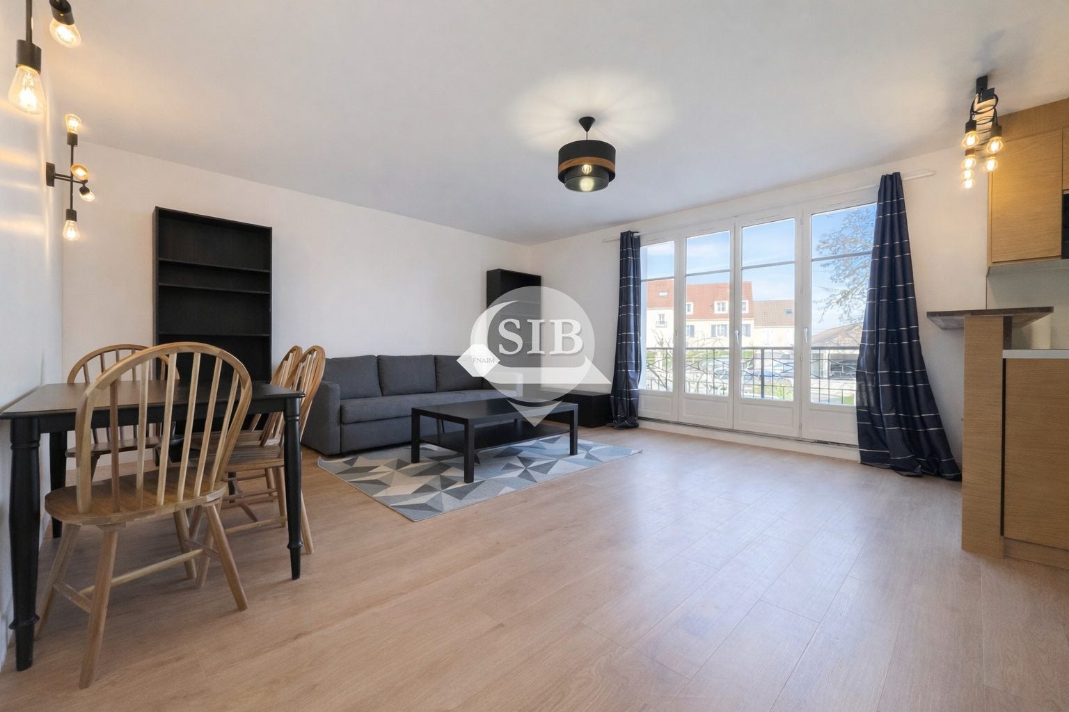Flat Rue Christophe de Saulx in Montlhéry