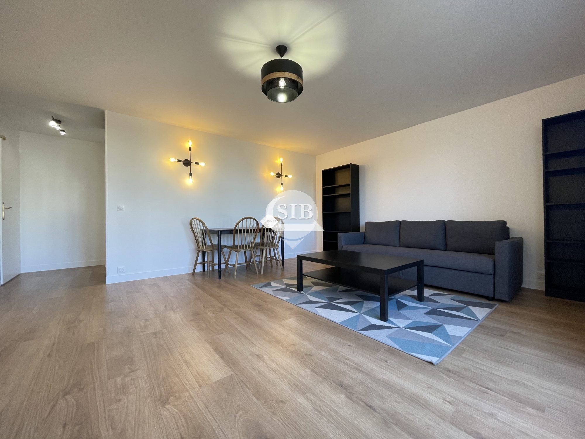 Flat Rue Christophe de Saulx in Montlhéry