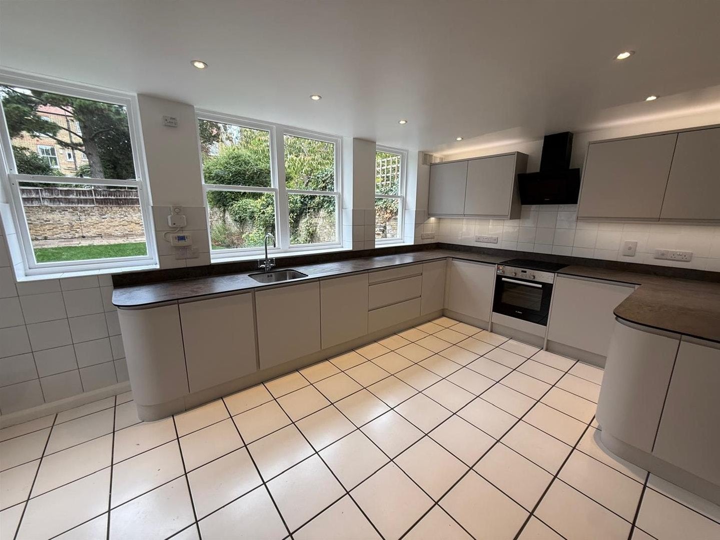Flat Greencroft Gardens in Greater London