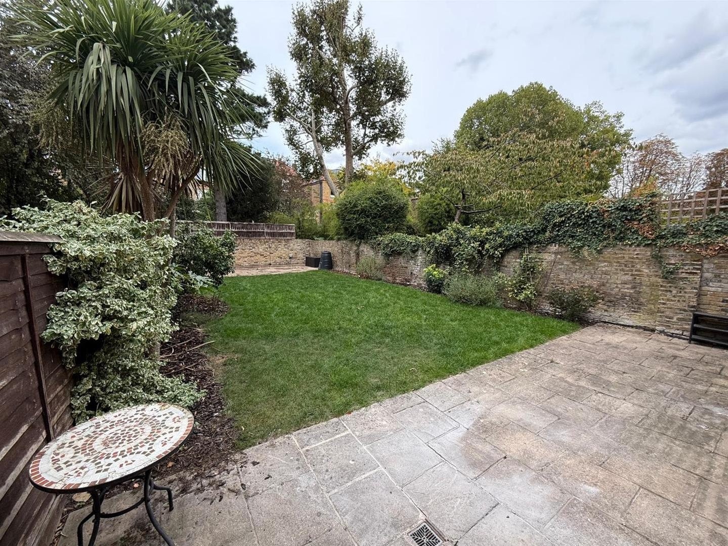 Flat Greencroft Gardens in Greater London