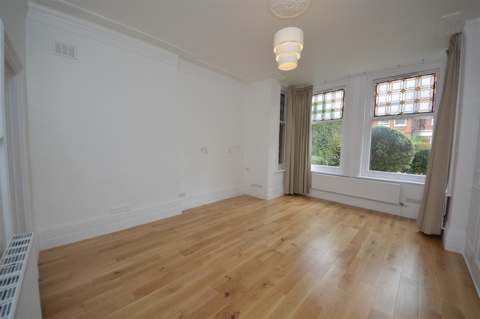 Flat Greencroft Gardens in Greater London