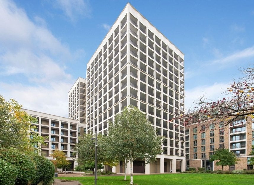 Flat Schooner Road in Greater London