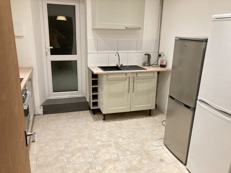 Room Wood Road in Pontypridd