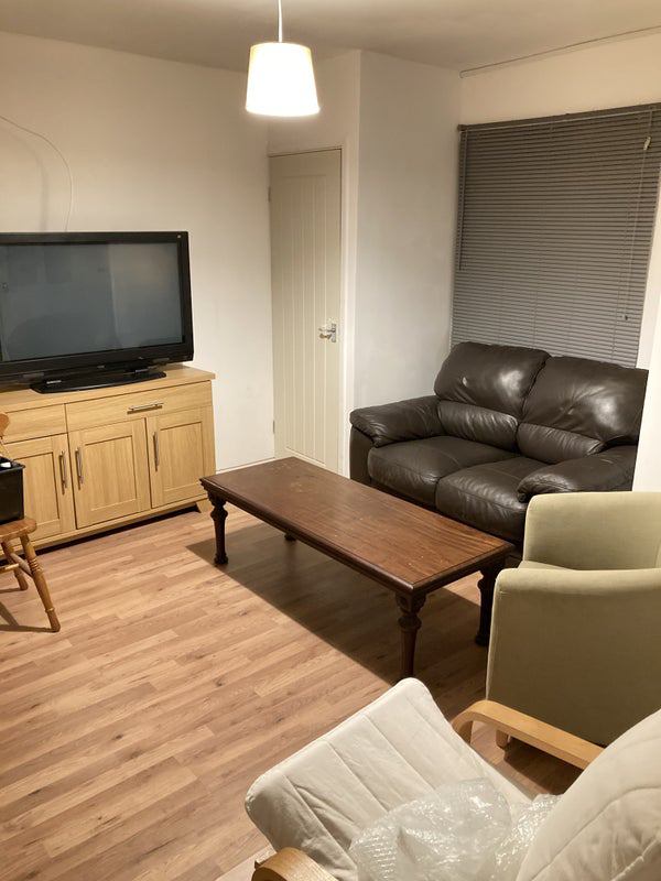 Room Wood Road in Pontypridd