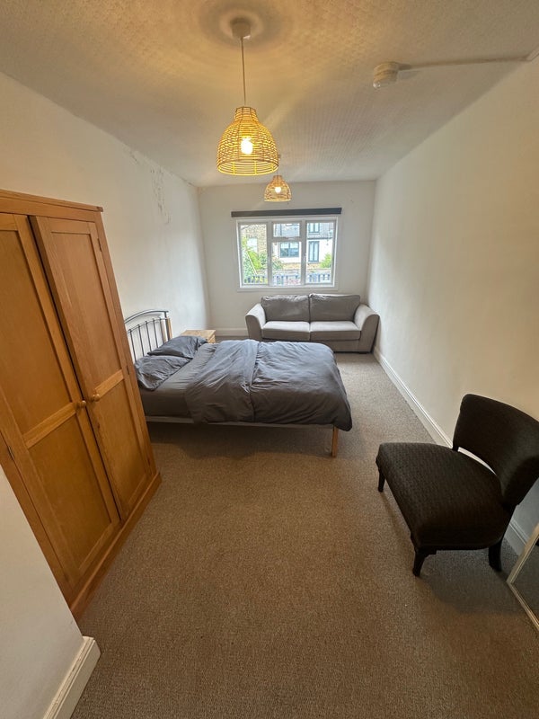 Room Lordship Lane in Greater London