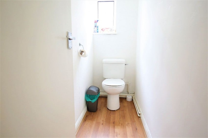 Flat Newnham Road in Greater London