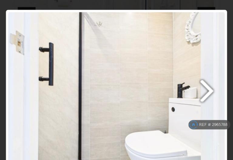 Room Midville Walk in Middlesbrough