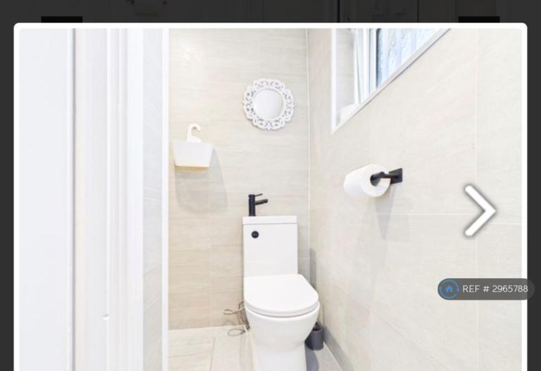 Room Midville Walk in Middlesbrough