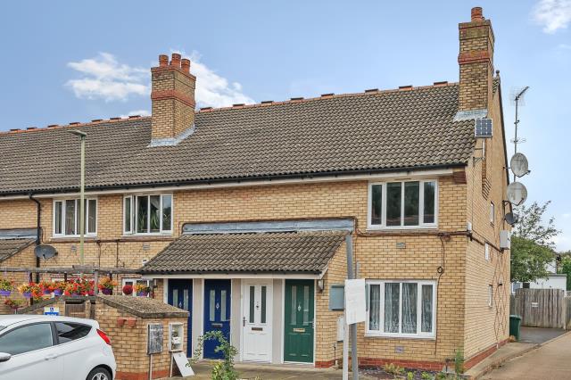 Flat Finch Close in London