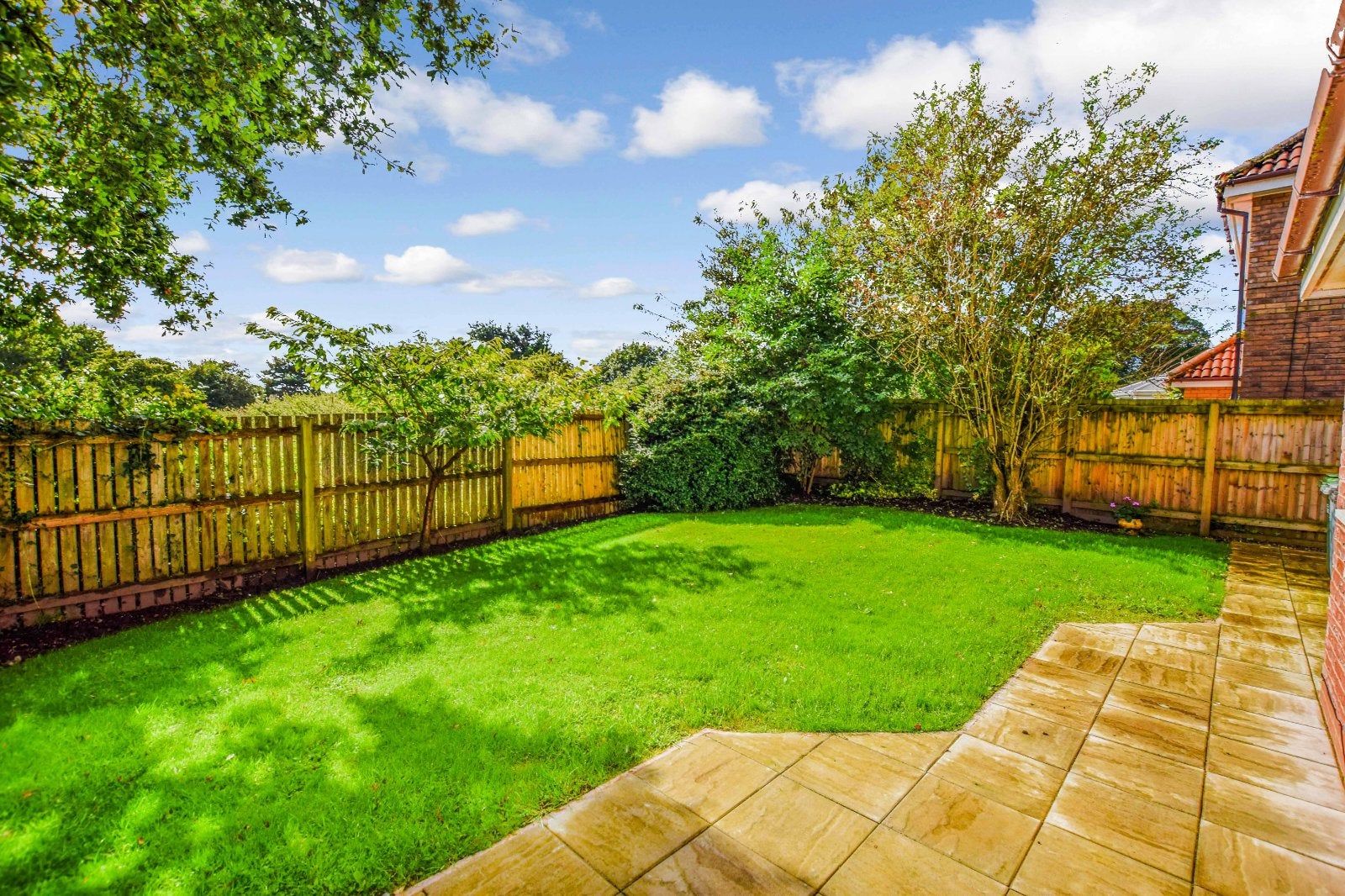 House Whitson Close in High Legh