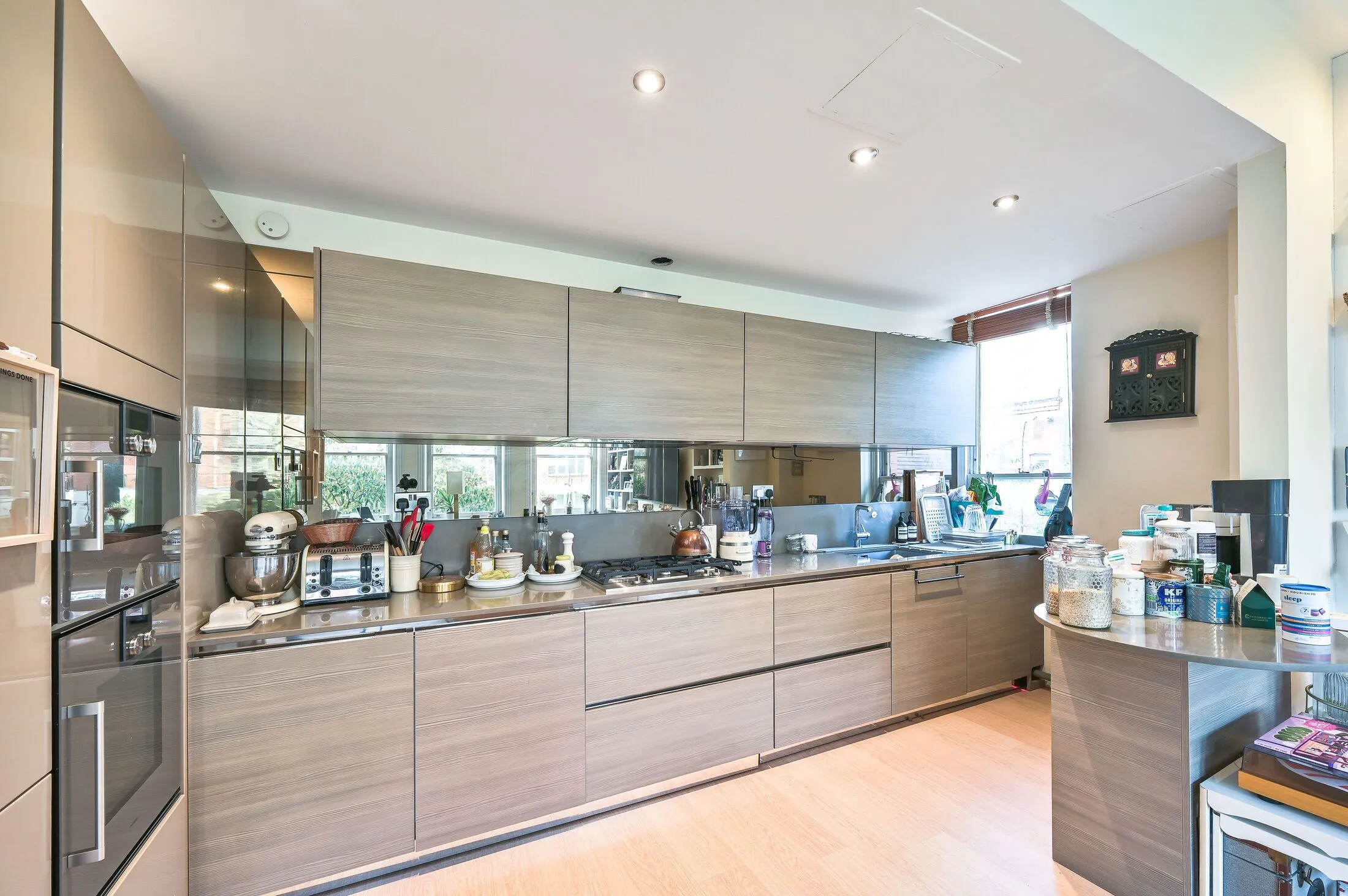Flat Finchley Road in Greater London