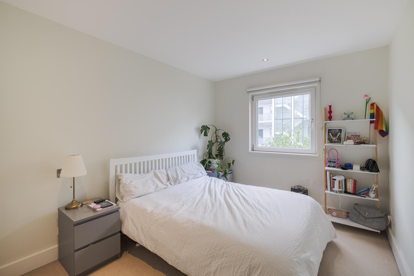 Flat Chepstow Place in City of Westminster