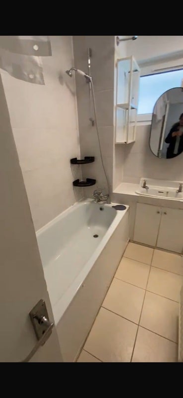 Room Stockwell Road in Greater London
