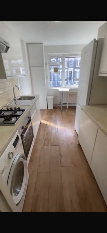 Room Stockwell Road in Greater London
