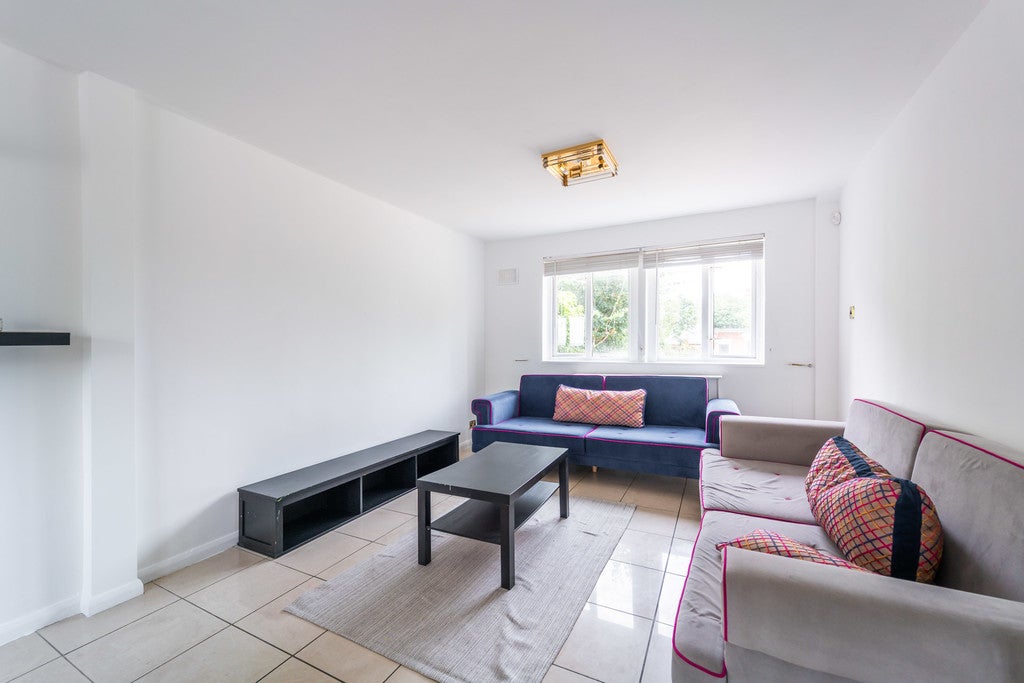 House Winton Avenue in Greater London
