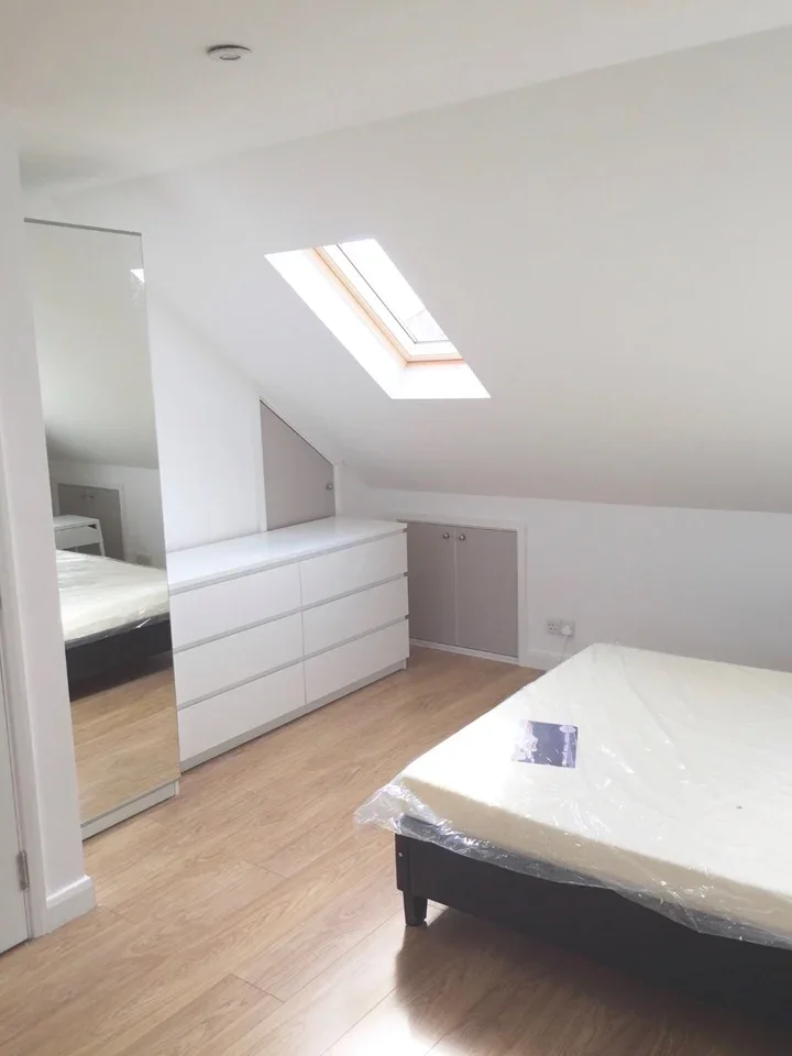 Flat Ashcombe Park in Greater London