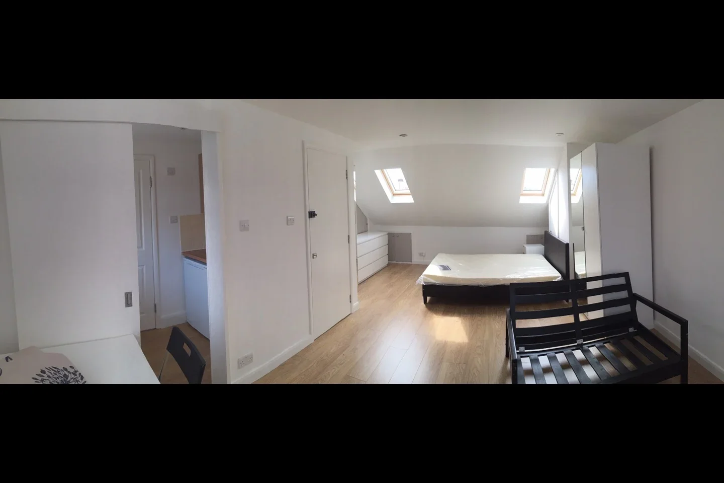 Flat Ashcombe Park in Greater London