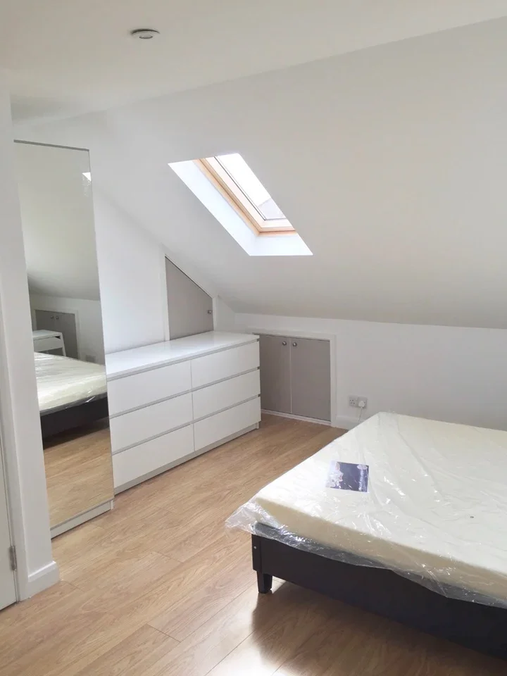 Flat Ashcombe Park in Greater London